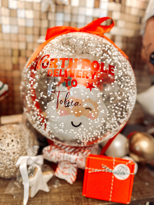 Elf: Snowglobe Elf with treats